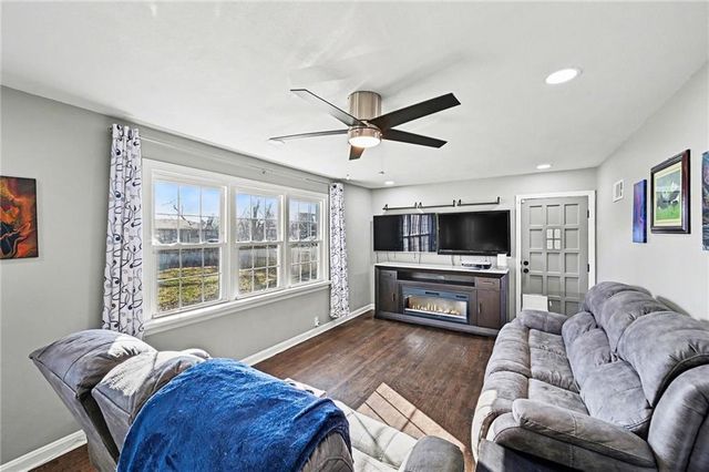 2720 N 52nd Street, Kansas City, KS 66104