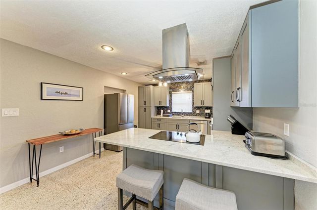 6000 BAYOU GRANDE BOULEVARD NE, St Petersburg, FL 33703