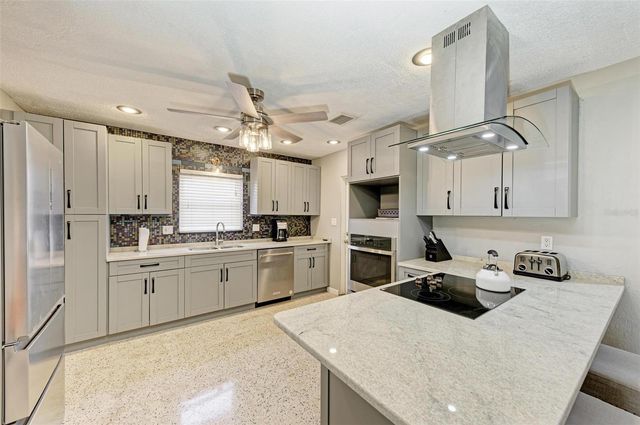 6000 BAYOU GRANDE BOULEVARD NE, St Petersburg, FL 33703