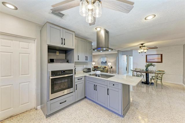 6000 BAYOU GRANDE BOULEVARD NE, St Petersburg, FL 33703