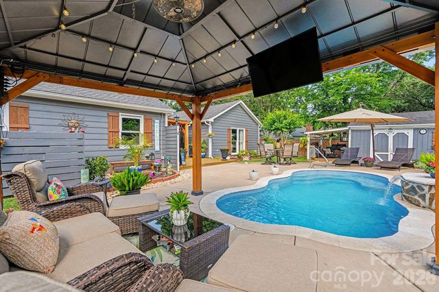 7319 Chatterbird Court, Charlotte, NC 28226