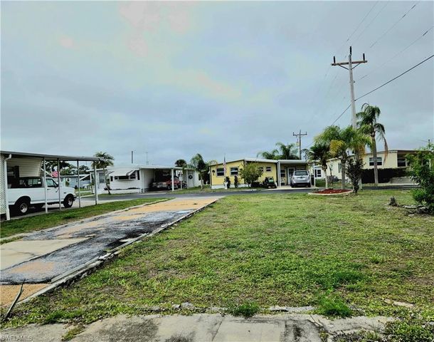 593 Daisy DR, North Fort Myers, FL 33917