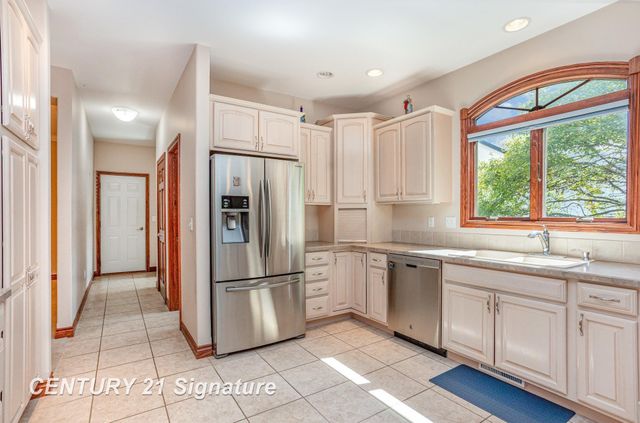 6893 Wild Pine Circle Circle, Saginaw, MI 48603