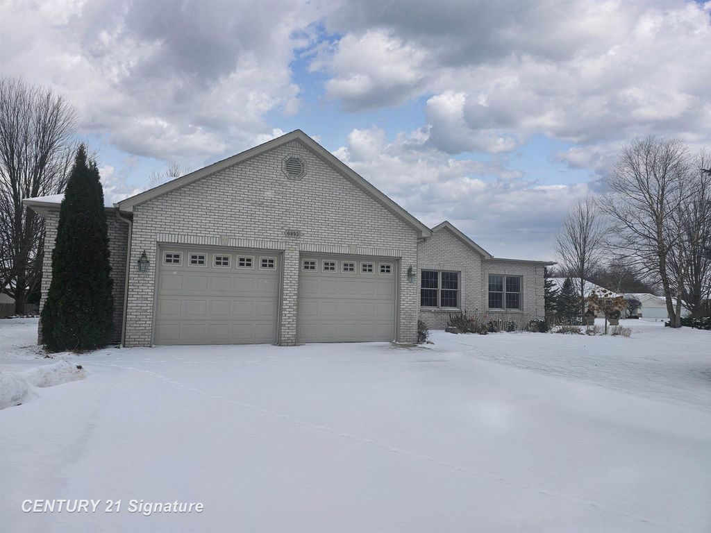 6893 Wild Pine Circle Circle, Saginaw, MI 48603