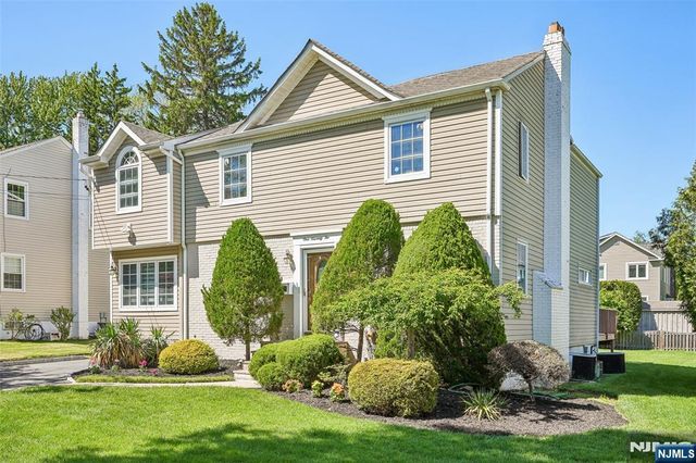 172 Concord Drive, River Edge, NJ 07661