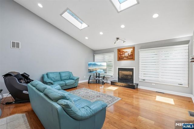 172 Concord Drive, River Edge, NJ 07661