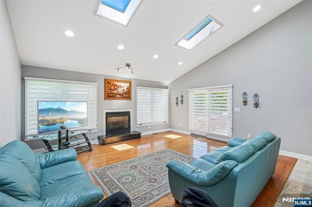 172 Concord Drive, River Edge, NJ 07661