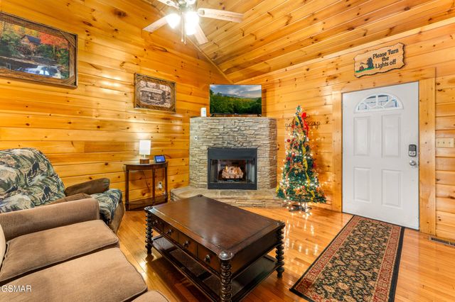 514 Laural Mountain Road, Gatlinburg, TN 37738
