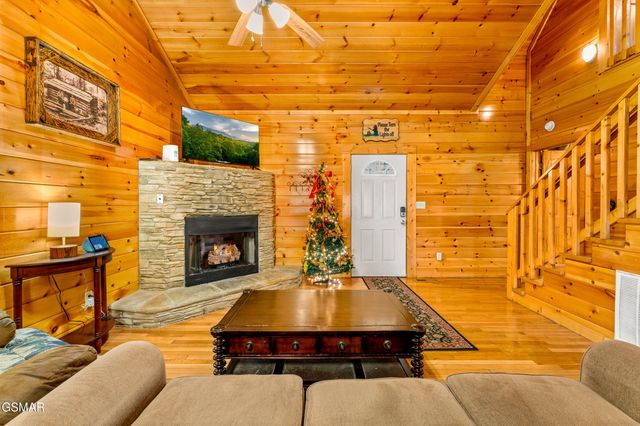 514 Laural Mountain Road, Gatlinburg, TN 37738