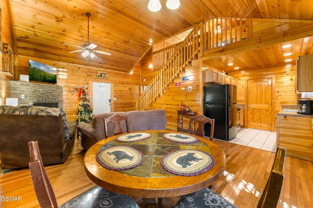 514 Laural Mountain Road, Gatlinburg, TN 37738