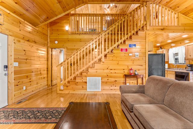514 Laural Mountain Road, Gatlinburg, TN 37738
