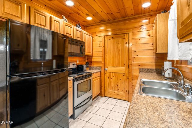 514 Laural Mountain Road, Gatlinburg, TN 37738