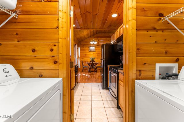 514 Laural Mountain Road, Gatlinburg, TN 37738