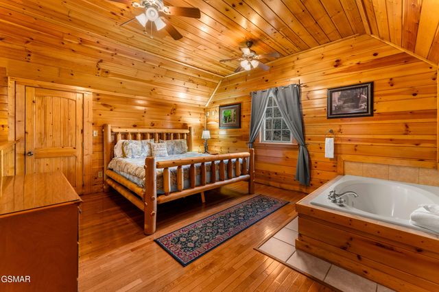 514 Laural Mountain Road, Gatlinburg, TN 37738