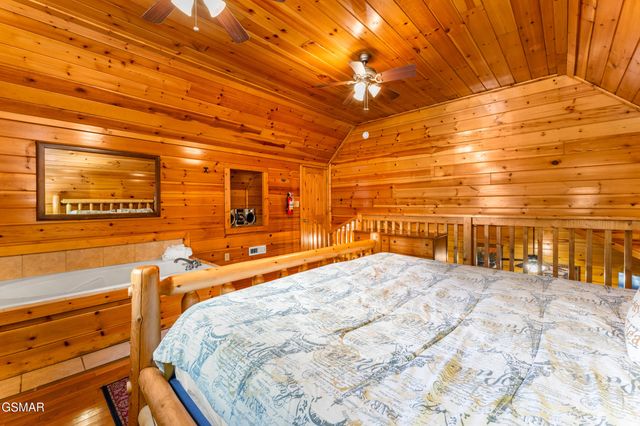 514 Laural Mountain Road, Gatlinburg, TN 37738