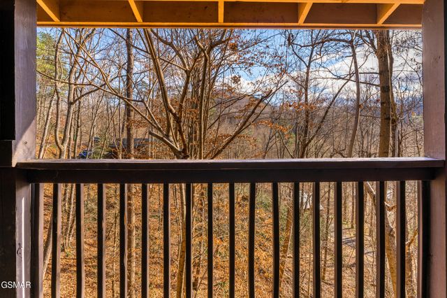 514 Laural Mountain Road, Gatlinburg, TN 37738