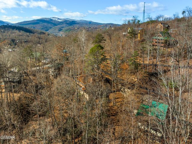514 Laural Mountain Road, Gatlinburg, TN 37738