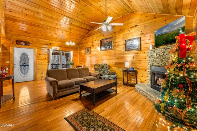 514 Laural Mountain Road, Gatlinburg, TN 37738