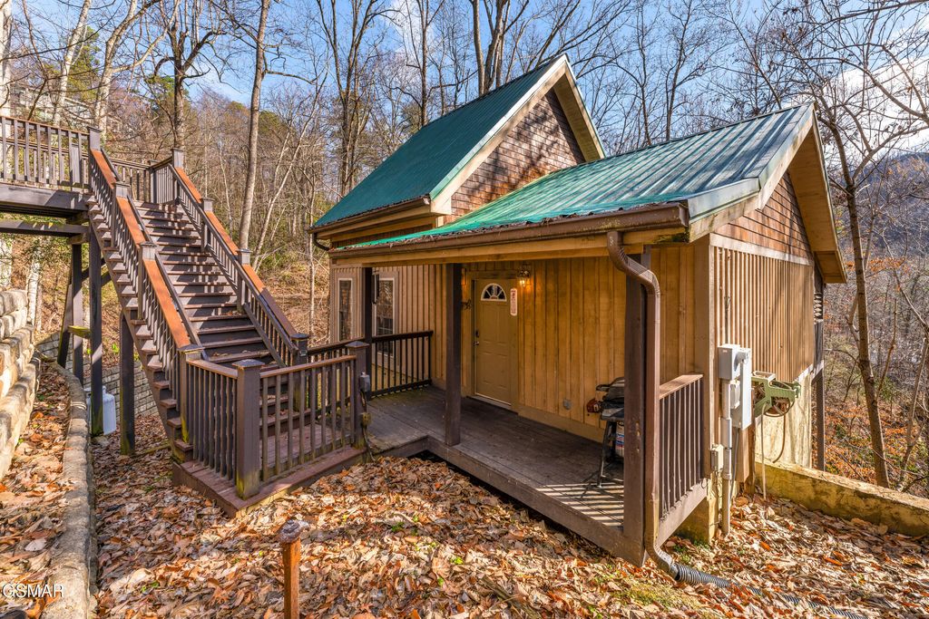 514 Laural Mountain Road, Gatlinburg, TN 37738