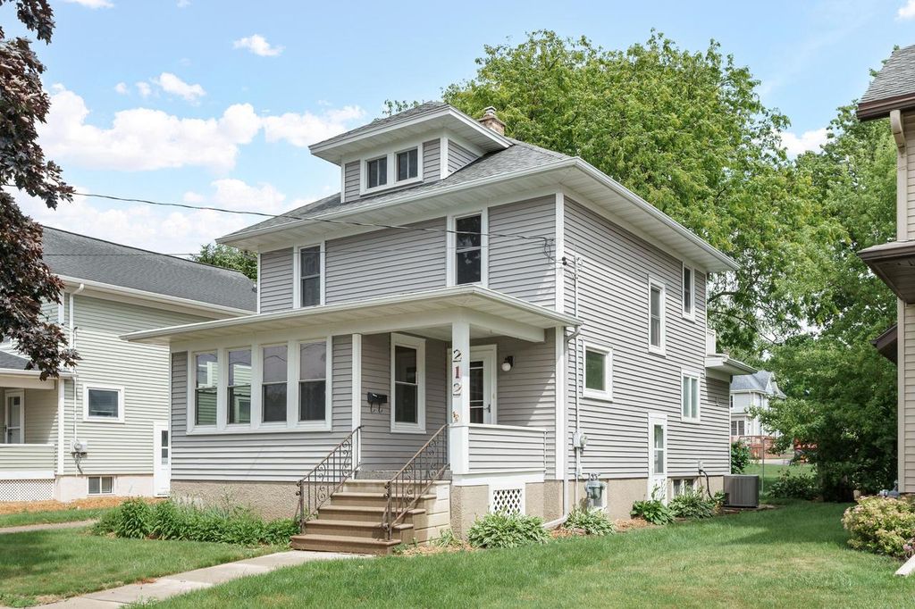 212 James STREET, Beaver Dam, WI 53916