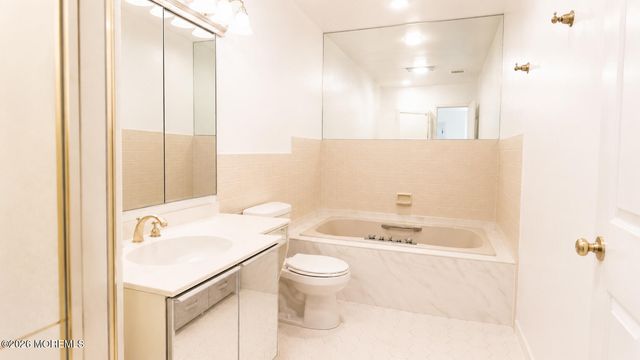 300 Gorge Road 53, Cliffside Park, NJ 07010