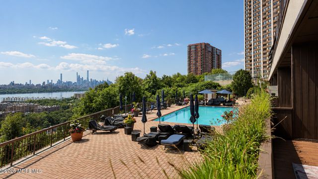 300 Gorge Road 53, Cliffside Park, NJ 07010