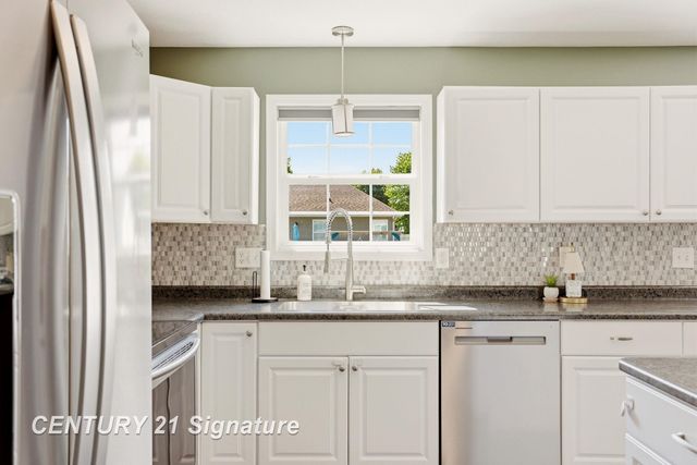 8433 Waxwing Drive, Freeland, MI 48623