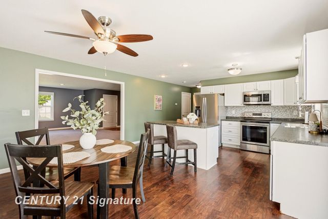 8433 Waxwing Drive, Freeland, MI 48623
