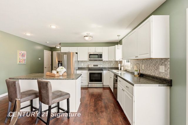 8433 Waxwing Drive, Freeland, MI 48623