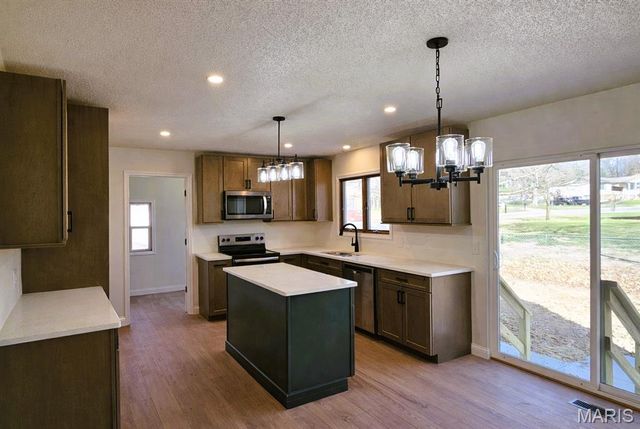 31 Pebblestone Court, Troy, MO 63379