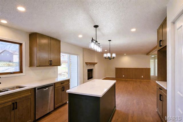 31 Pebblestone Court, Troy, MO 63379