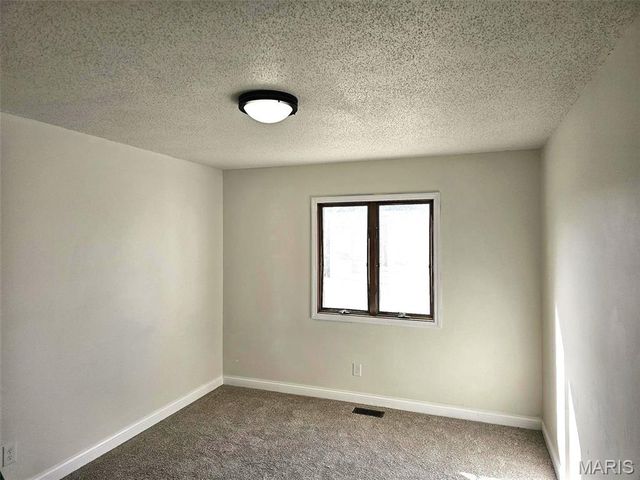 31 Pebblestone Court, Troy, MO 63379