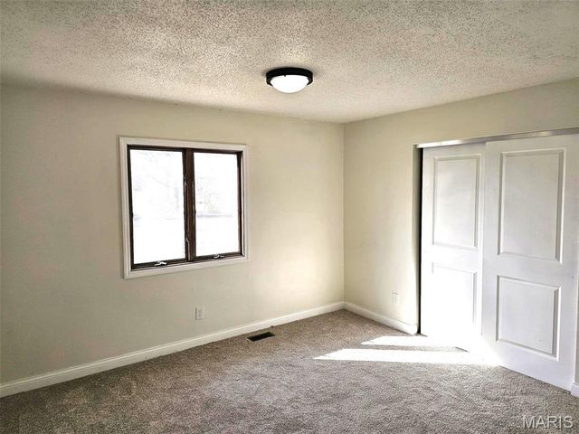 31 Pebblestone Court, Troy, MO 63379