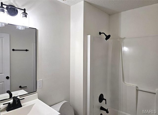 31 Pebblestone Court, Troy, MO 63379