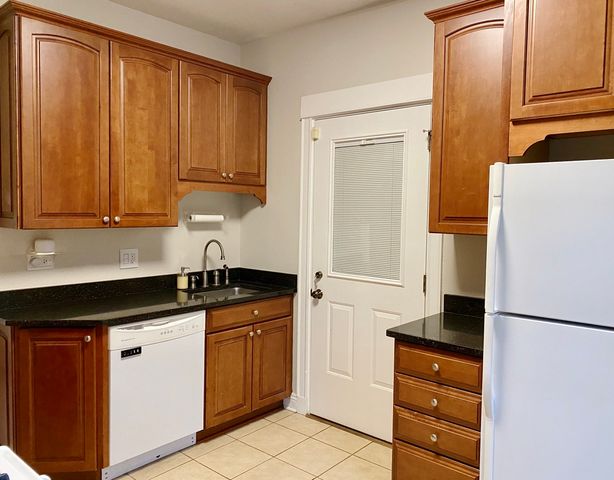 909 W Gordon Terrace 1, Chicago, IL 60613
