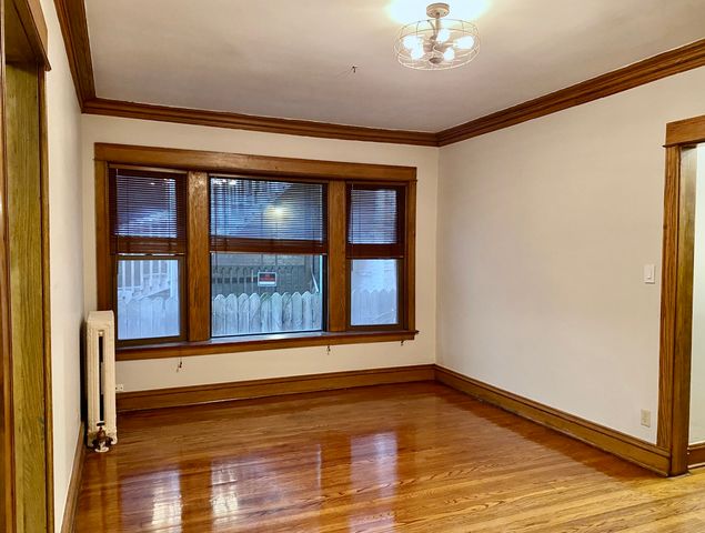 909 W Gordon Terrace 1, Chicago, IL 60613