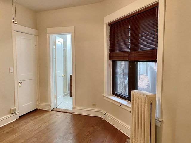 909 W Gordon Terrace 1, Chicago, IL 60613
