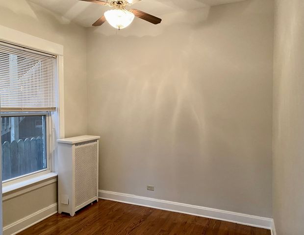 909 W Gordon Terrace 1, Chicago, IL 60613