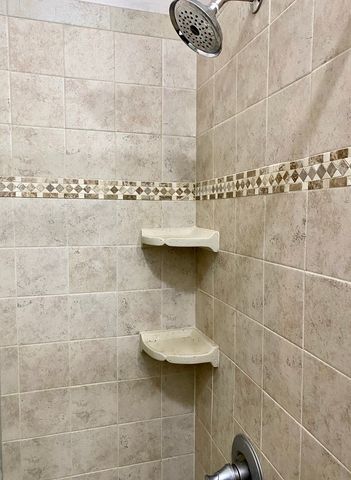909 W Gordon Terrace 1, Chicago, IL 60613