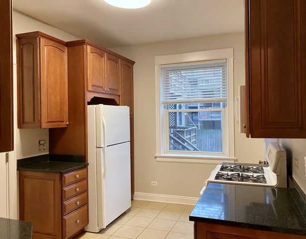 909 W Gordon Terrace 1, Chicago, IL 60613