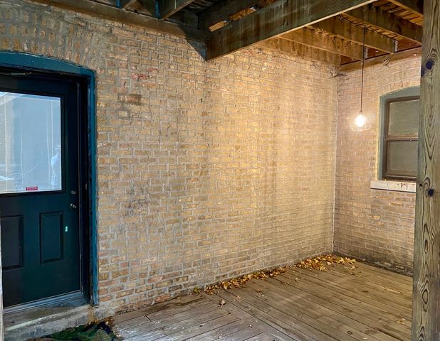 909 W Gordon Terrace 1, Chicago, IL 60613