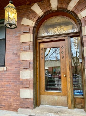 909 W Gordon Terrace 1, Chicago, IL 60613
