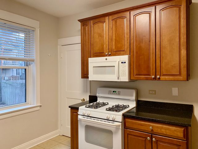 909 W Gordon Terrace 1, Chicago, IL 60613