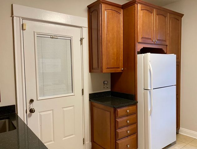 909 W Gordon Terrace 1, Chicago, IL 60613