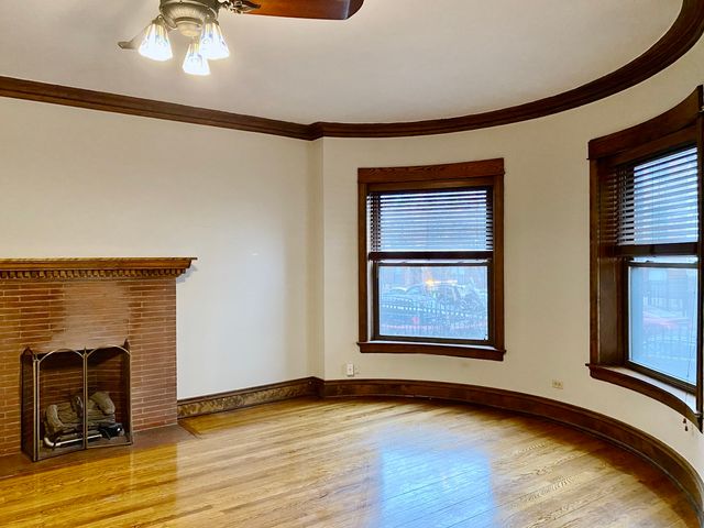 909 W Gordon Terrace 1, Chicago, IL 60613