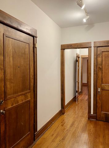 909 W Gordon Terrace 1, Chicago, IL 60613
