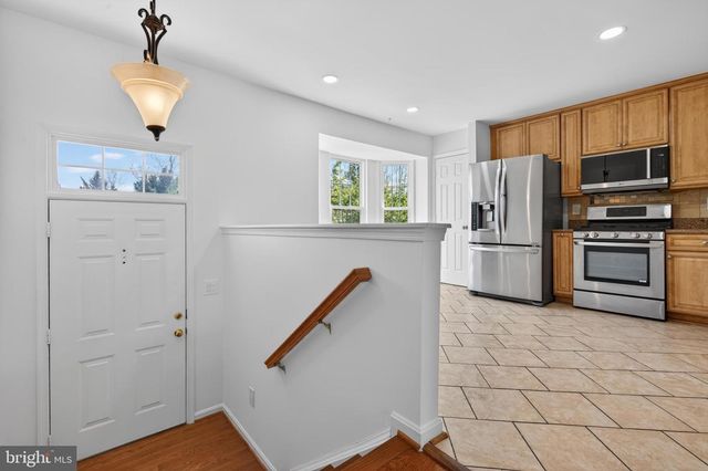 9000 FALCON GLEN CT, Bristow, VA 20136