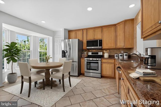 9000 FALCON GLEN CT, Bristow, VA 20136