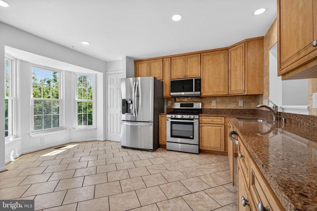 9000 FALCON GLEN CT, Bristow, VA 20136