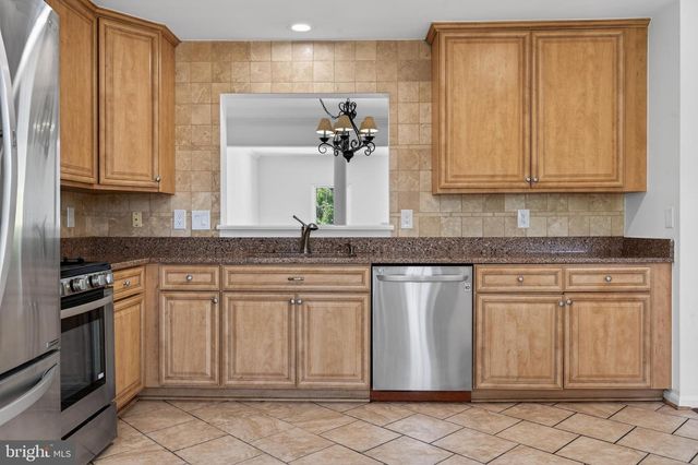 9000 FALCON GLEN CT, Bristow, VA 20136